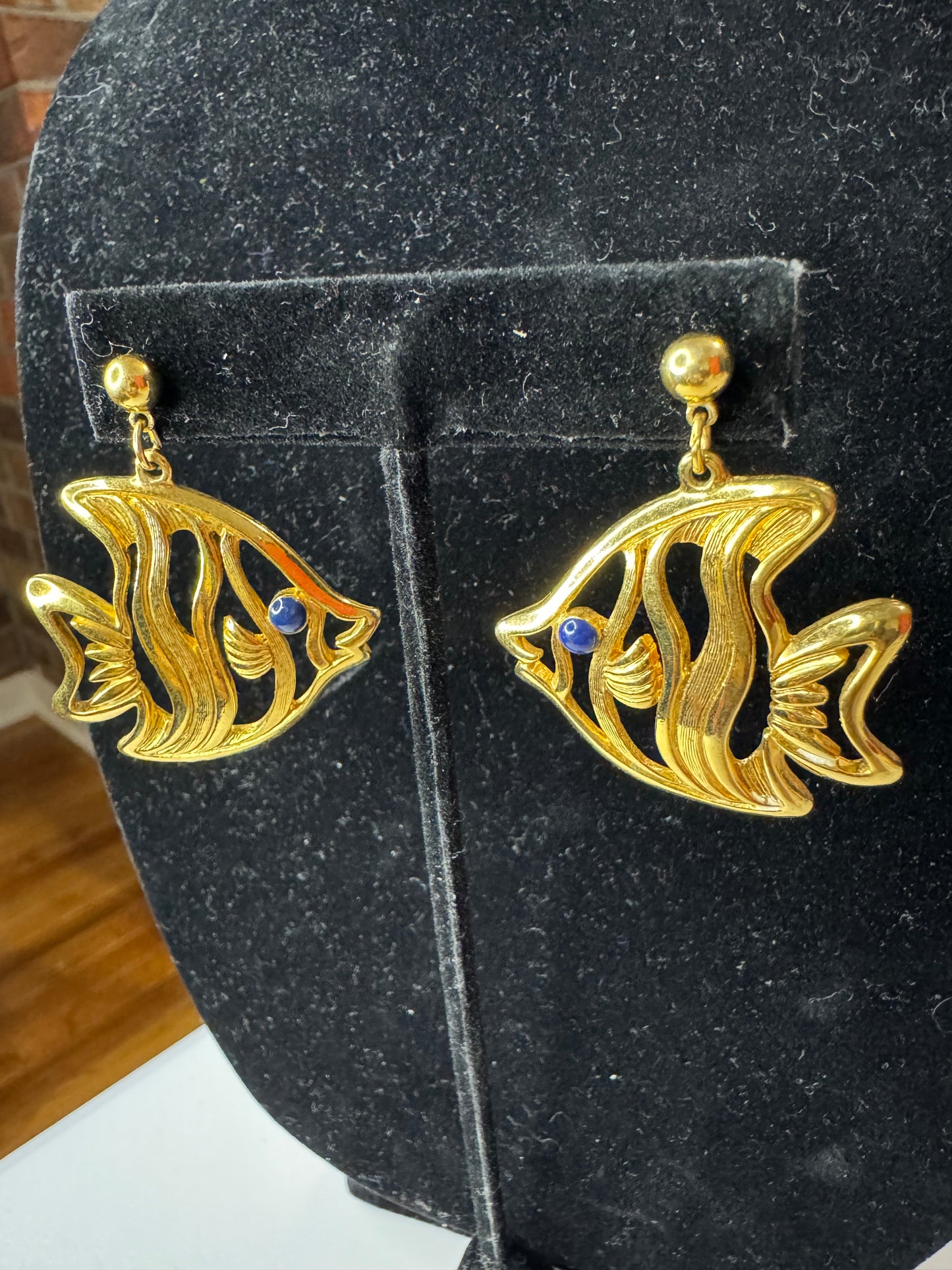 Vtg Angel Fish Gold Tone Earrings