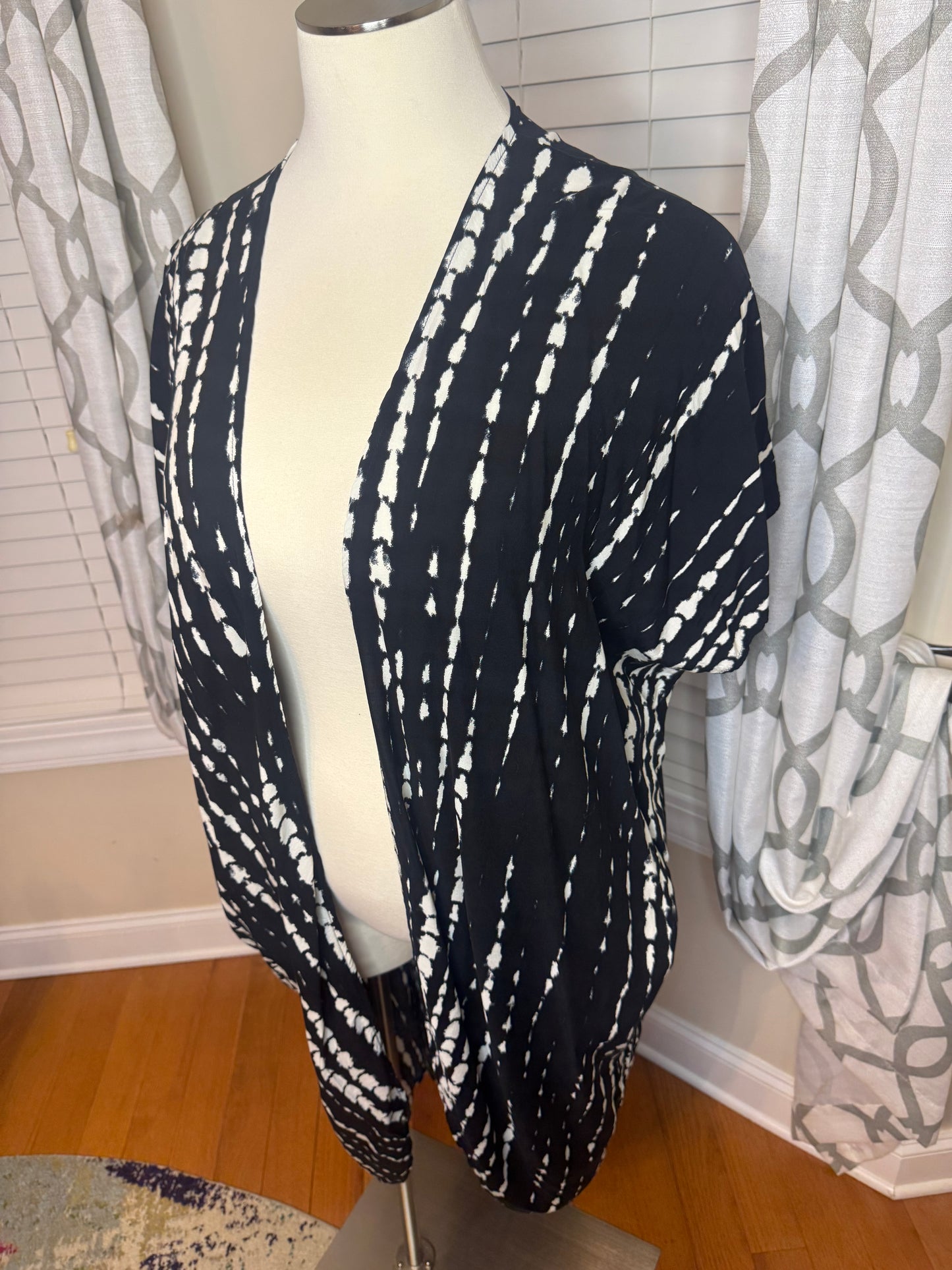 Black and White Open Duster (Modern)