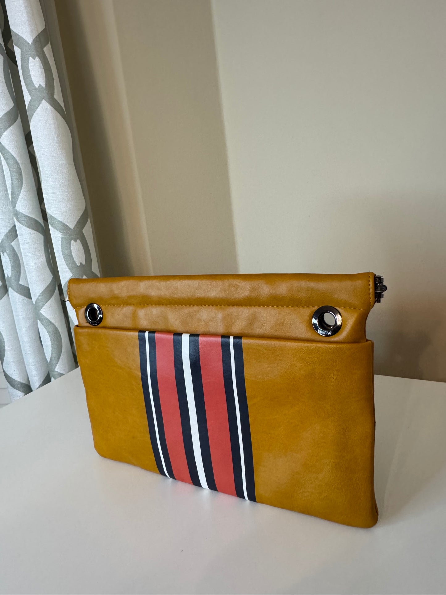 CIRCUS by Sam Edelman Clutch