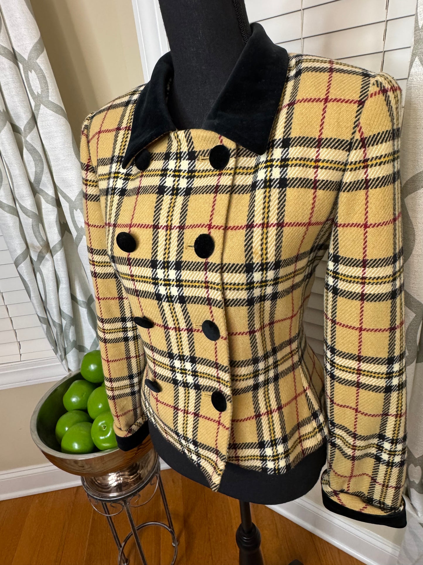 Kasper Plaid Blazer with Velour Collor and Buttons