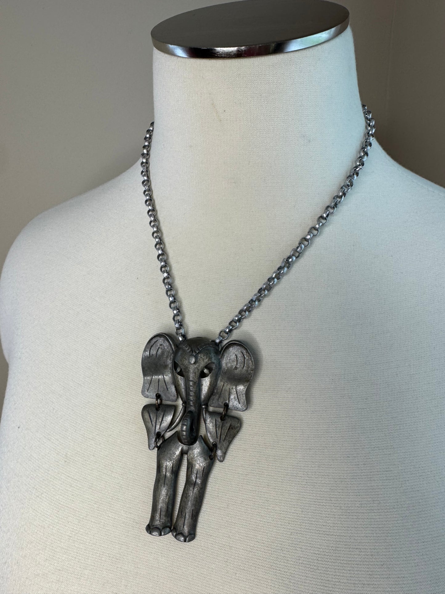 VTG Unsigned Articulated 1970s Elephant Necklace