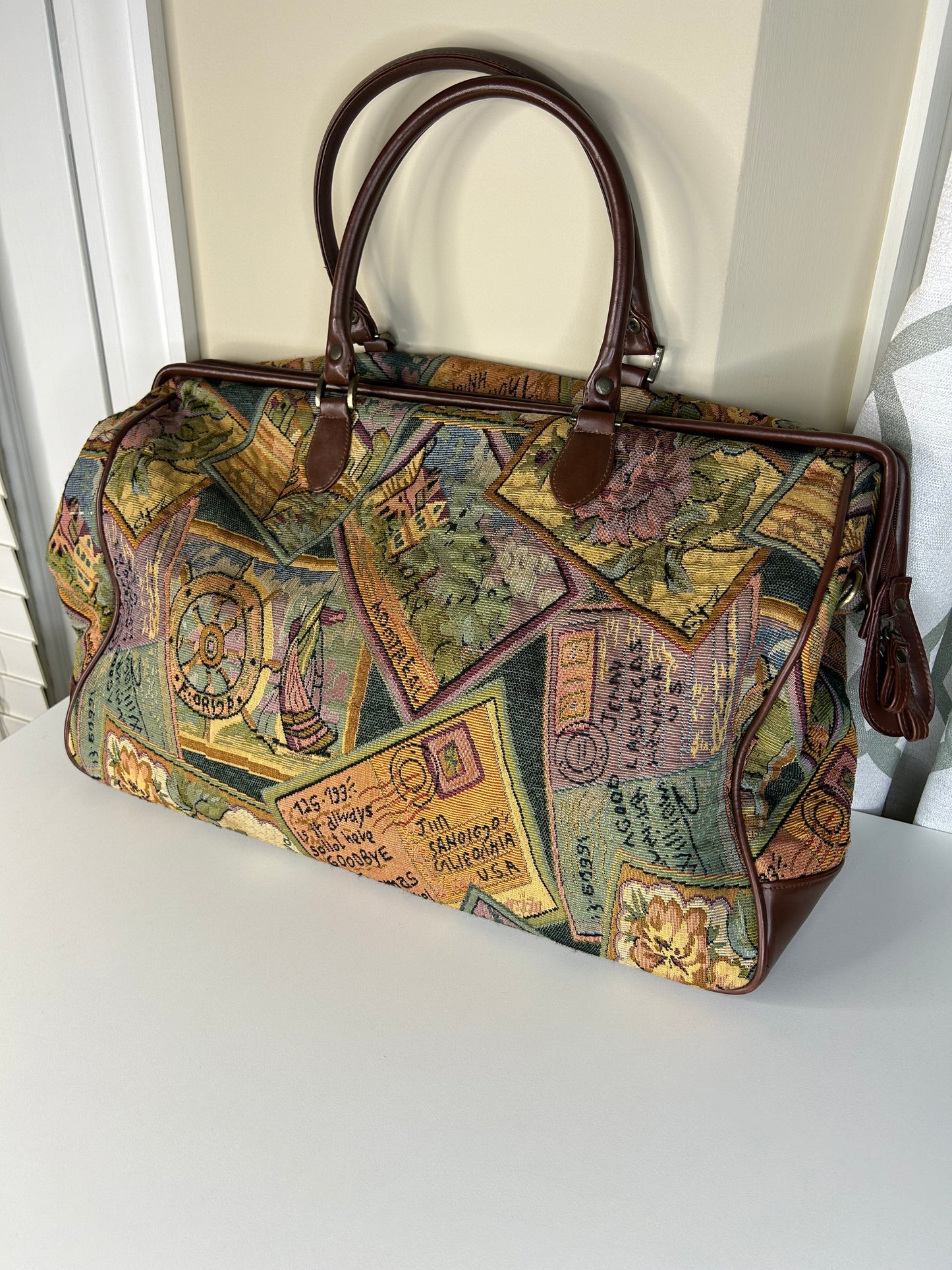 Bueno Tapestry Travel Doctor Bag