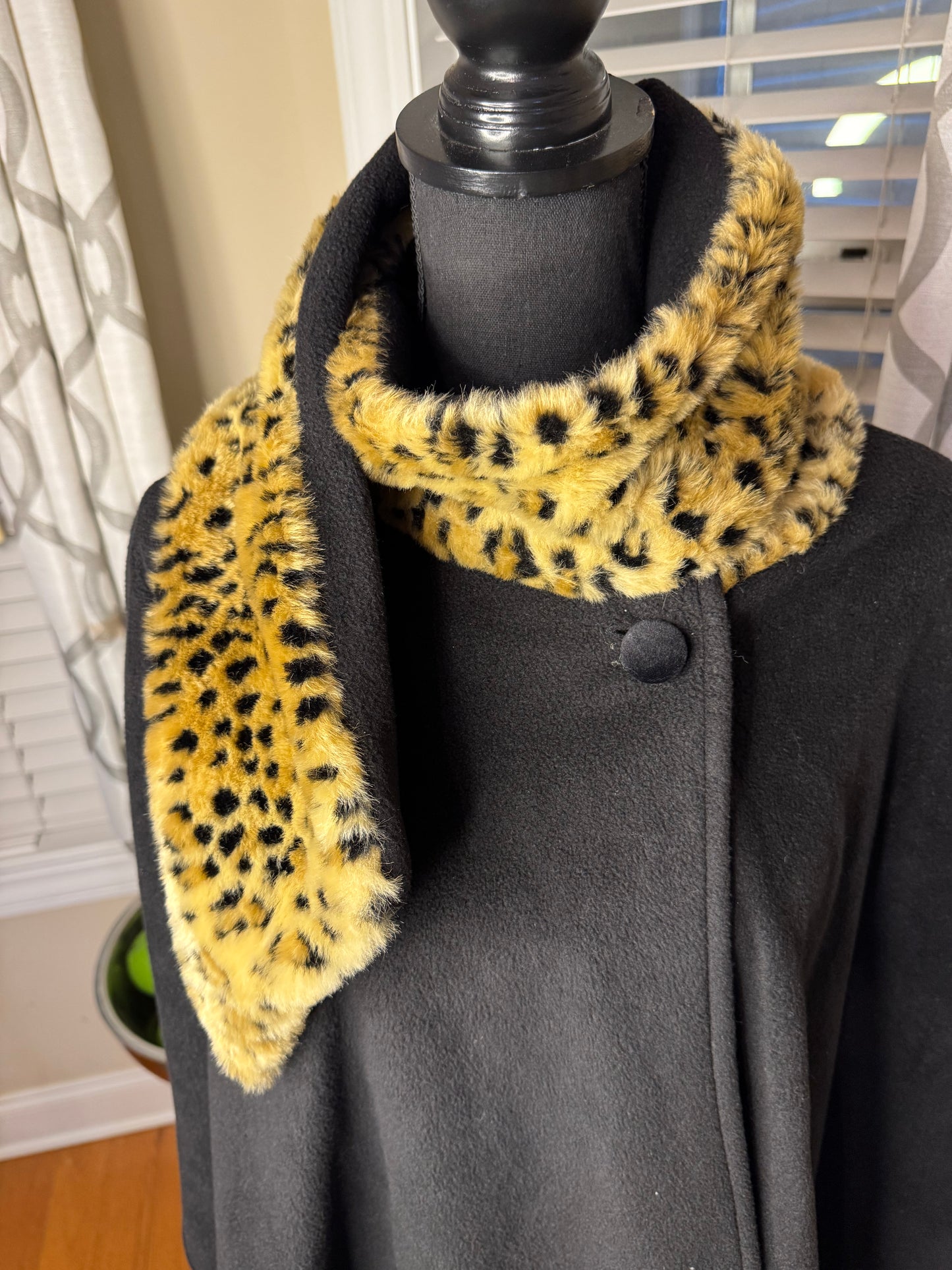 Vtg Betmar Faux Fur Collar Cape