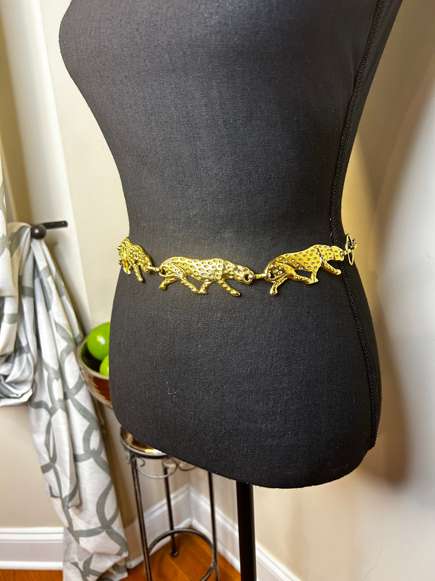 Vtg Jaguar Chain Belt (6 Jaguars)