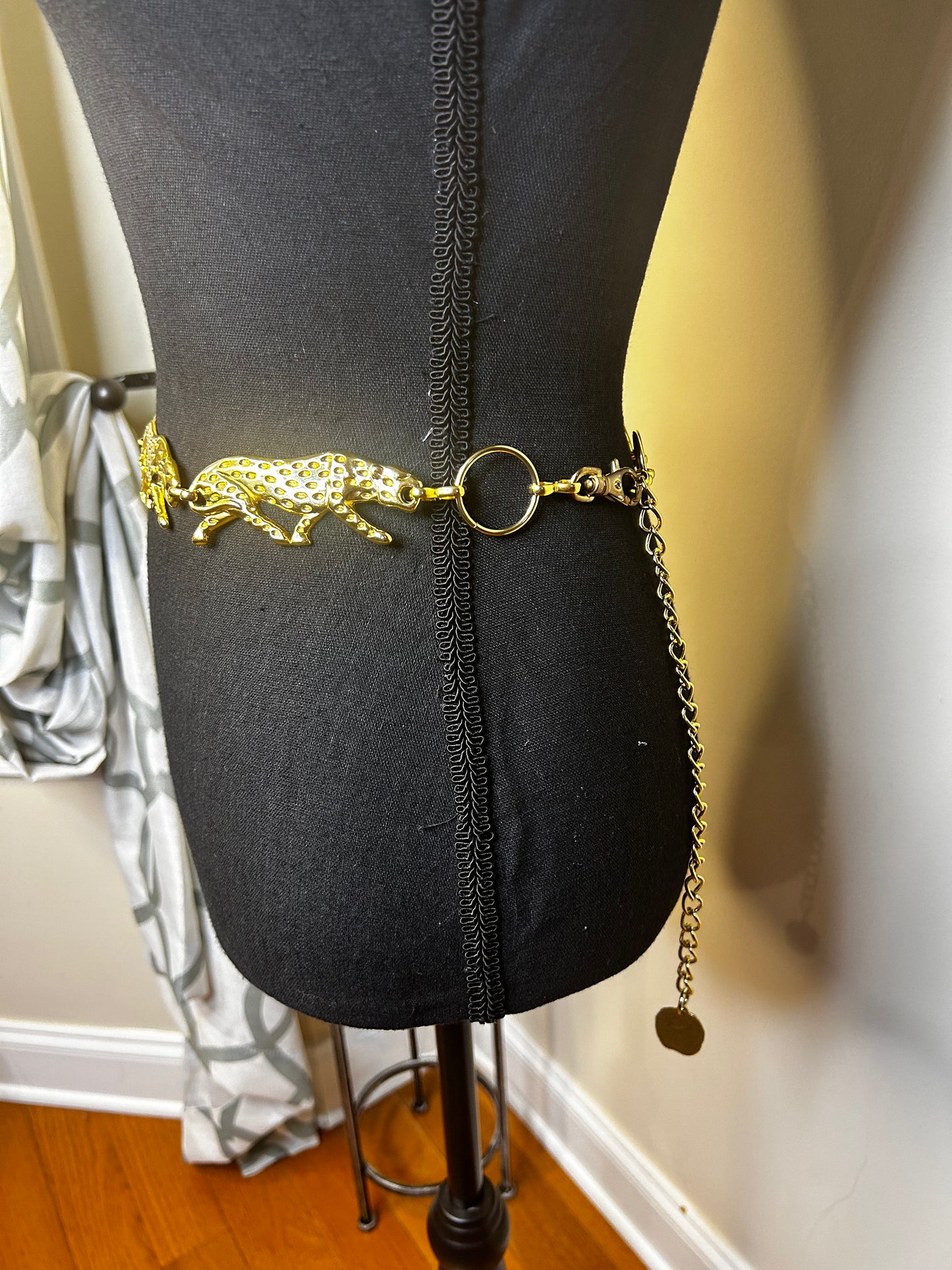 Vtg Jaguar Chain Belt (6 Jaguars)