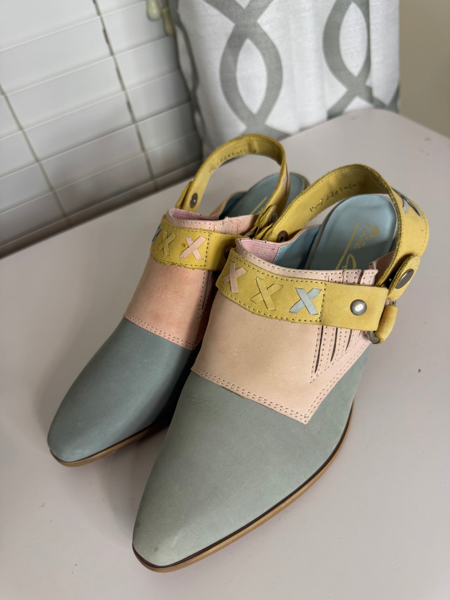Vintage Pina Colada Pastel Slingback Mules