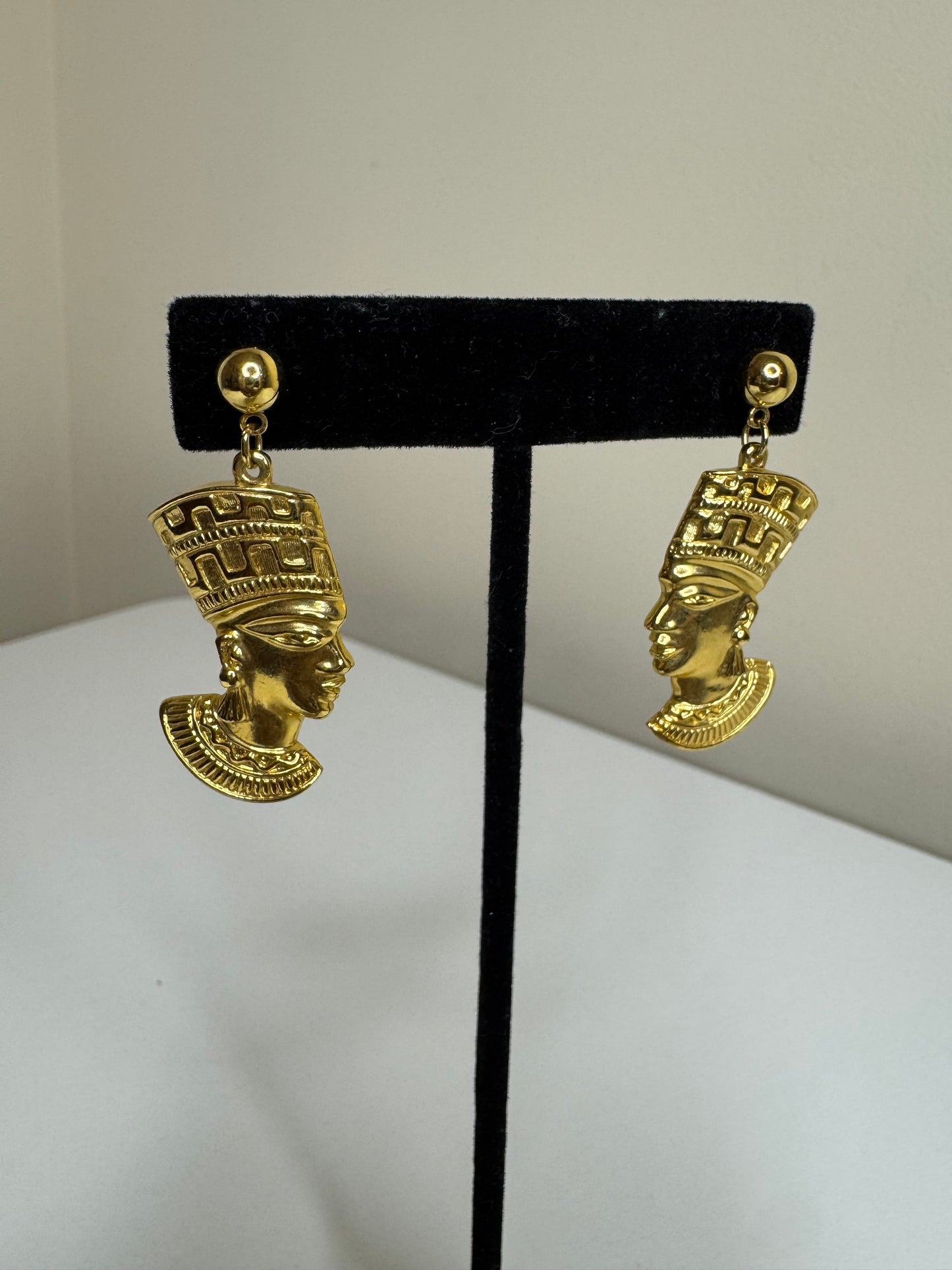 Vintage Avon Egyptian Queen Nefertiti Pierced Earrings