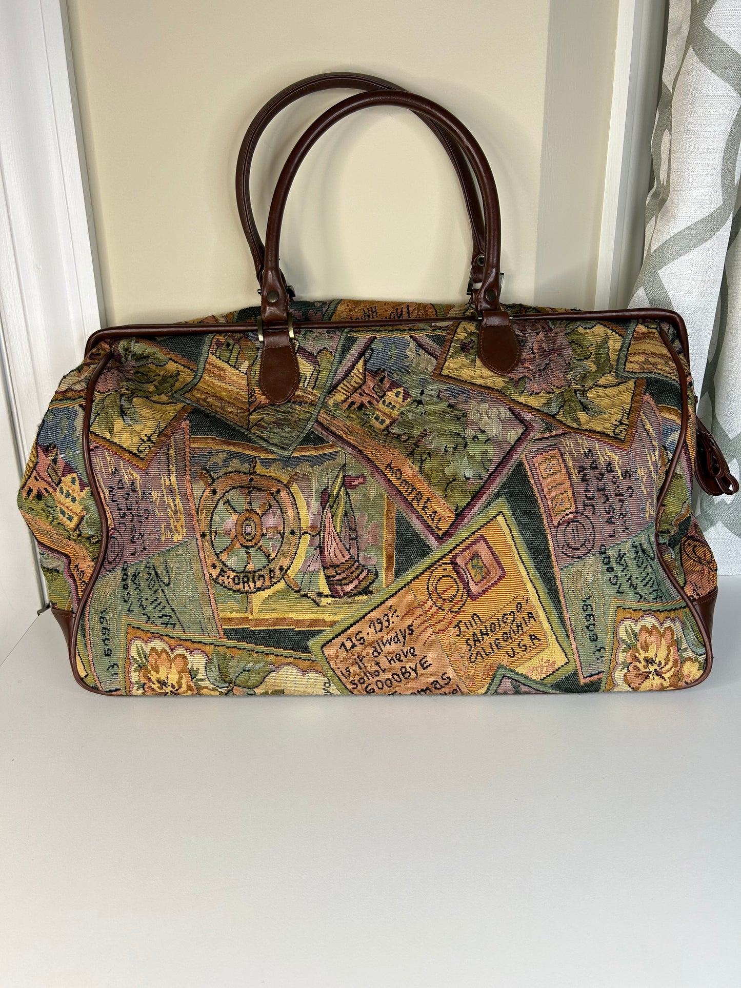 Bueno Tapestry Travel Doctor Bag