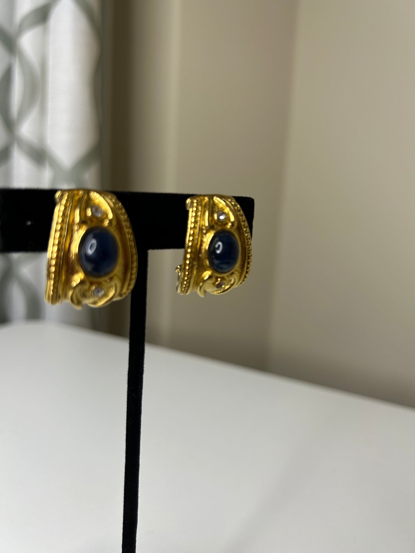 Avon Vintage Clip-on Earrings Gold Tone Blue Cabachon