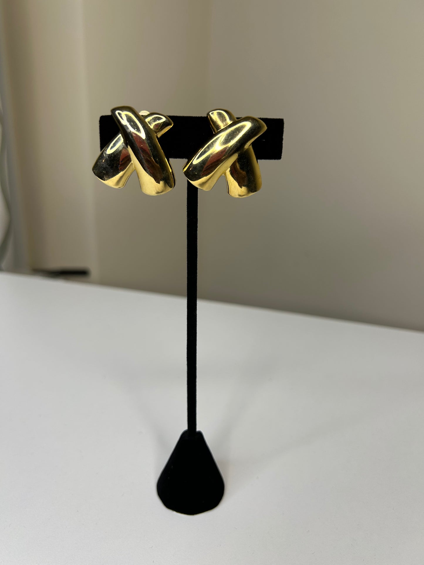 "Kisses" Clipped Earrings