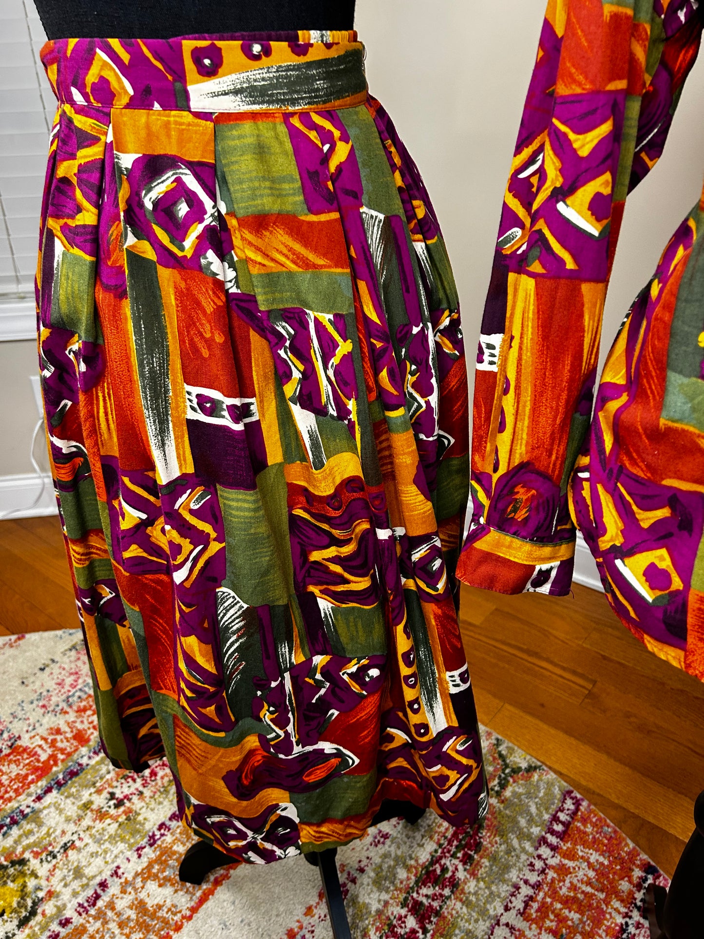 Intriguing Threads Abstract Print 2-Piece Set