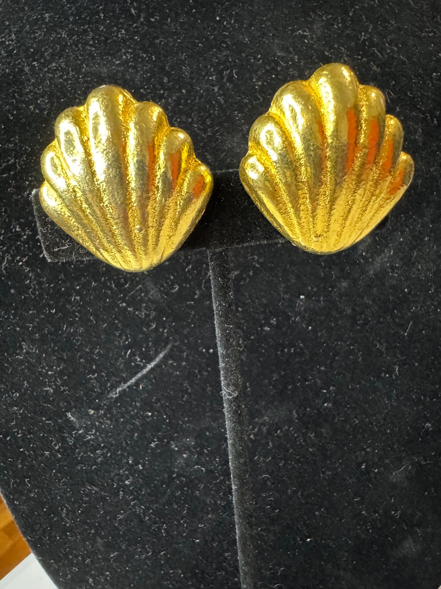 Vtg Seashell Earrings