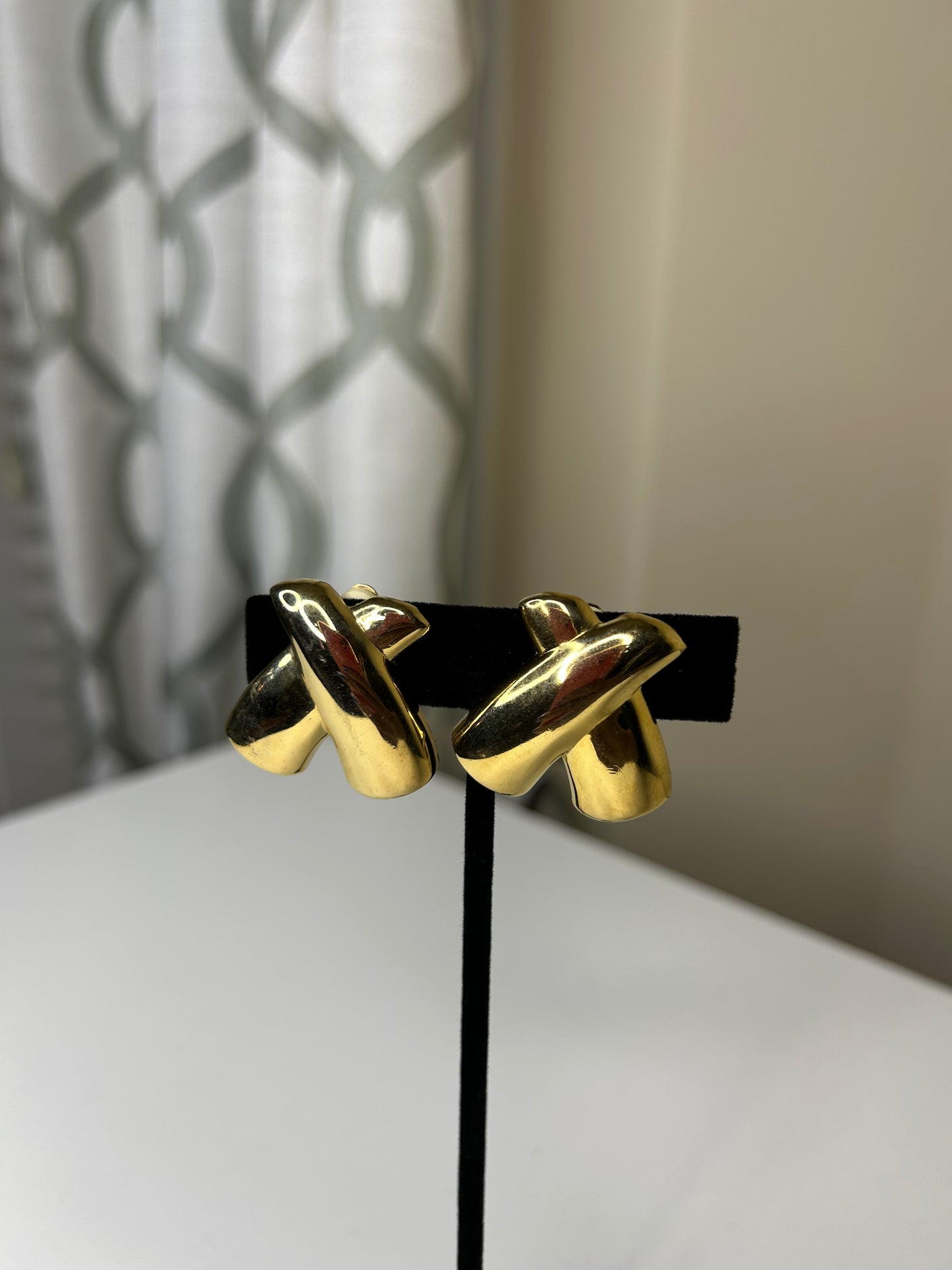 "Kisses" Clipped Earrings