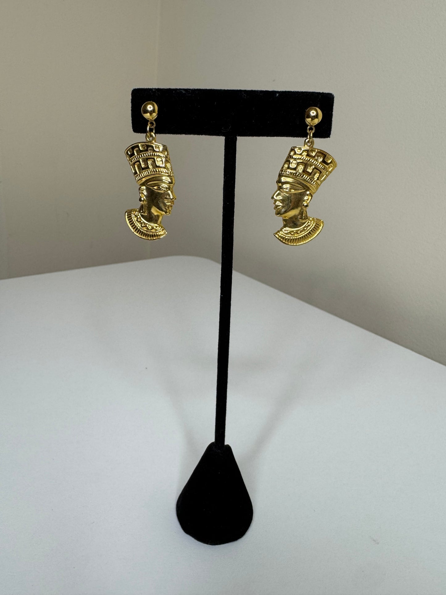Vintage Avon Egyptian Queen Nefertiti Pierced Earrings
