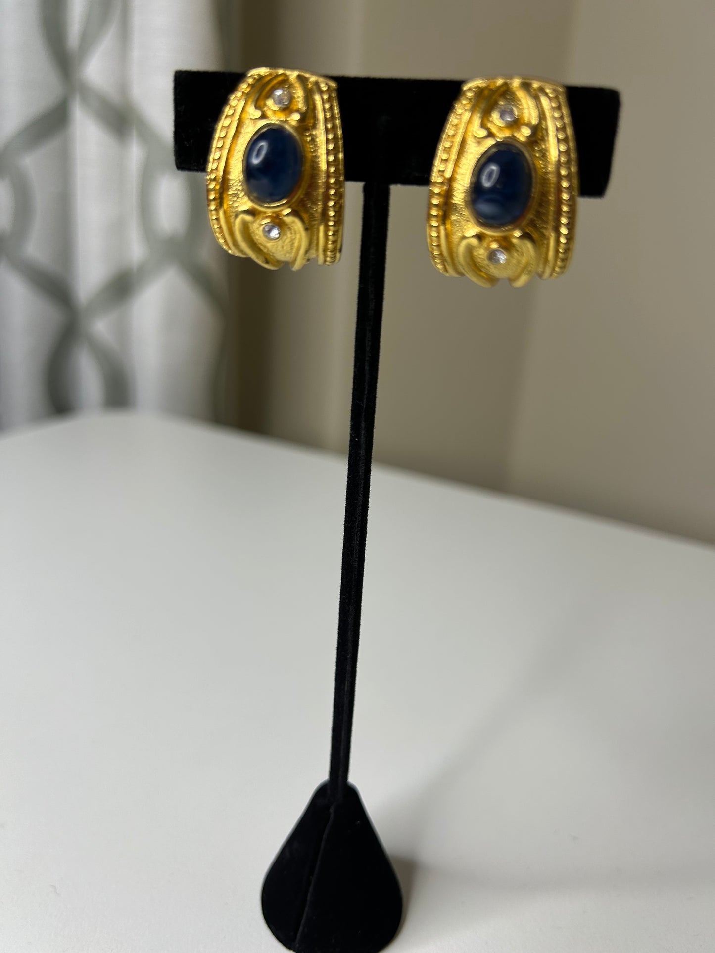 Avon Vintage Clip-on Earrings Gold Tone Blue Cabachon