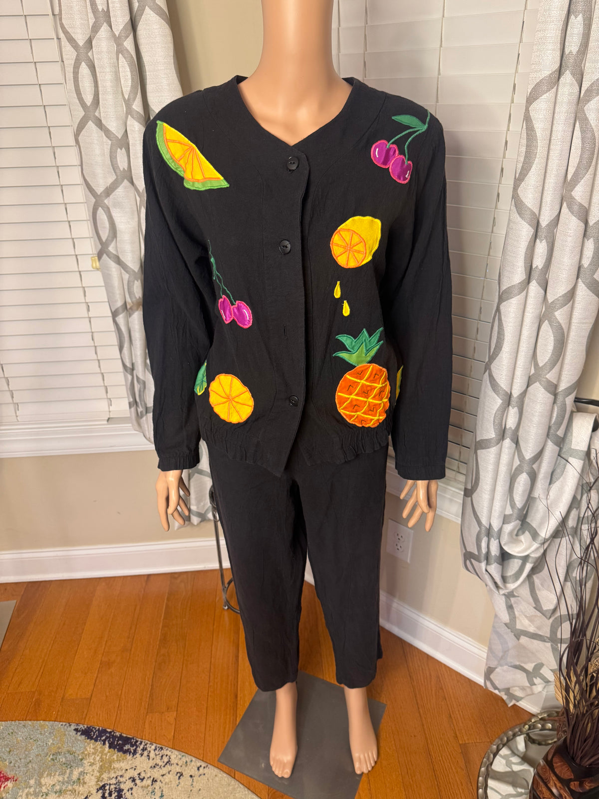 Vtg 2-Piece Embroidered “Fruit” Set