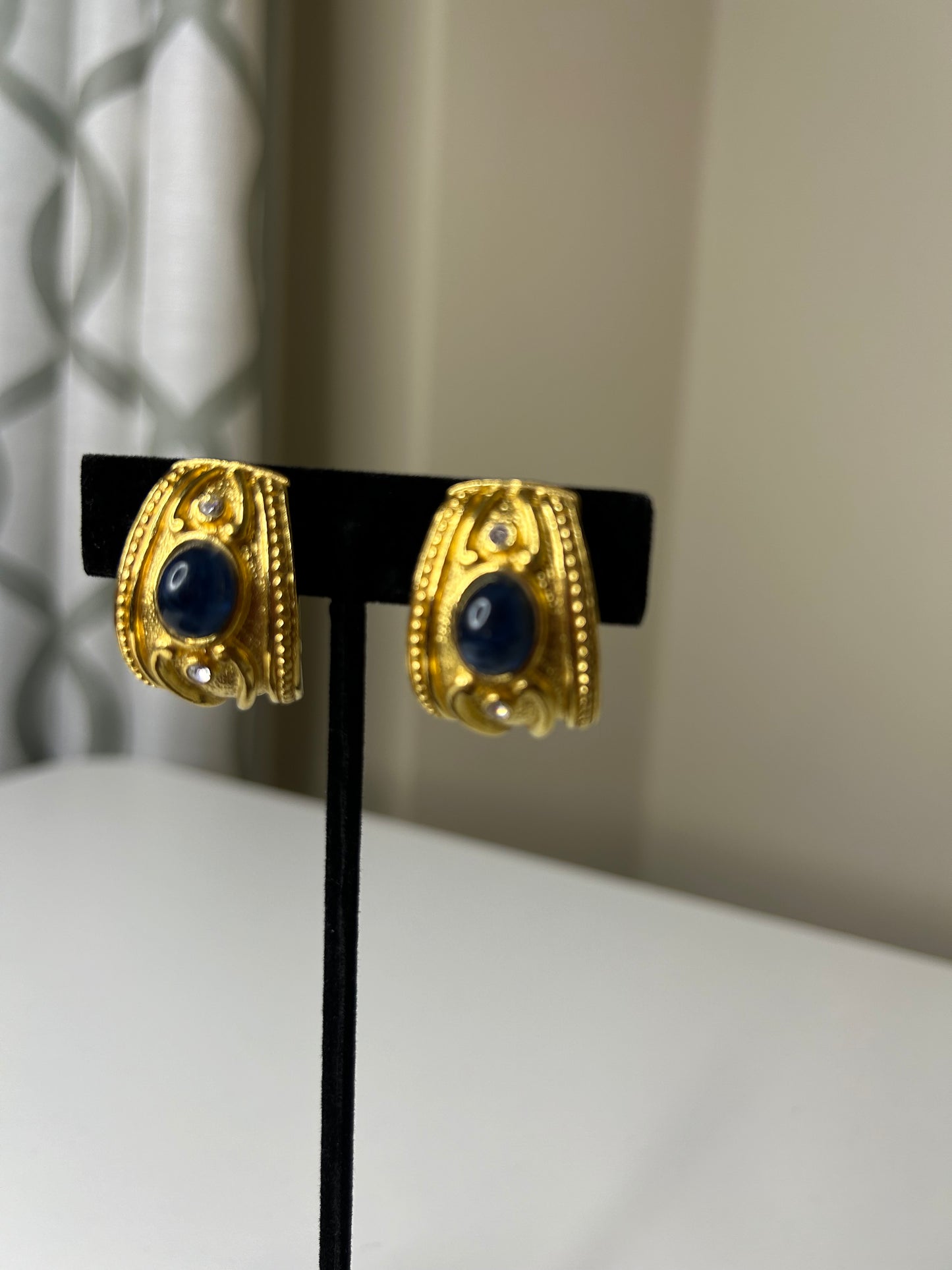 Avon Vintage Clip-on Earrings Gold Tone Blue Cabachon