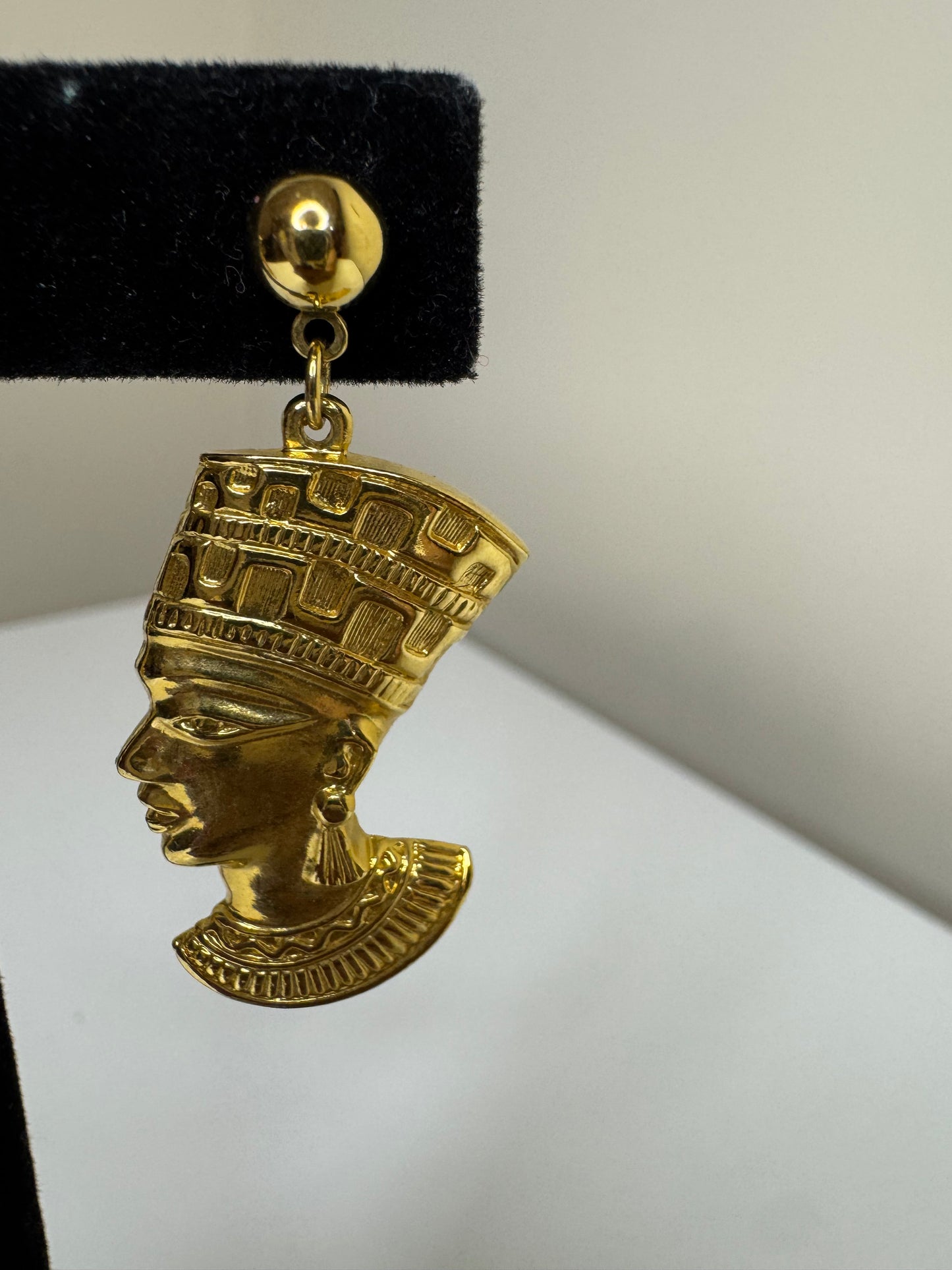 Vintage Avon Egyptian Queen Nefertiti Pierced Earrings