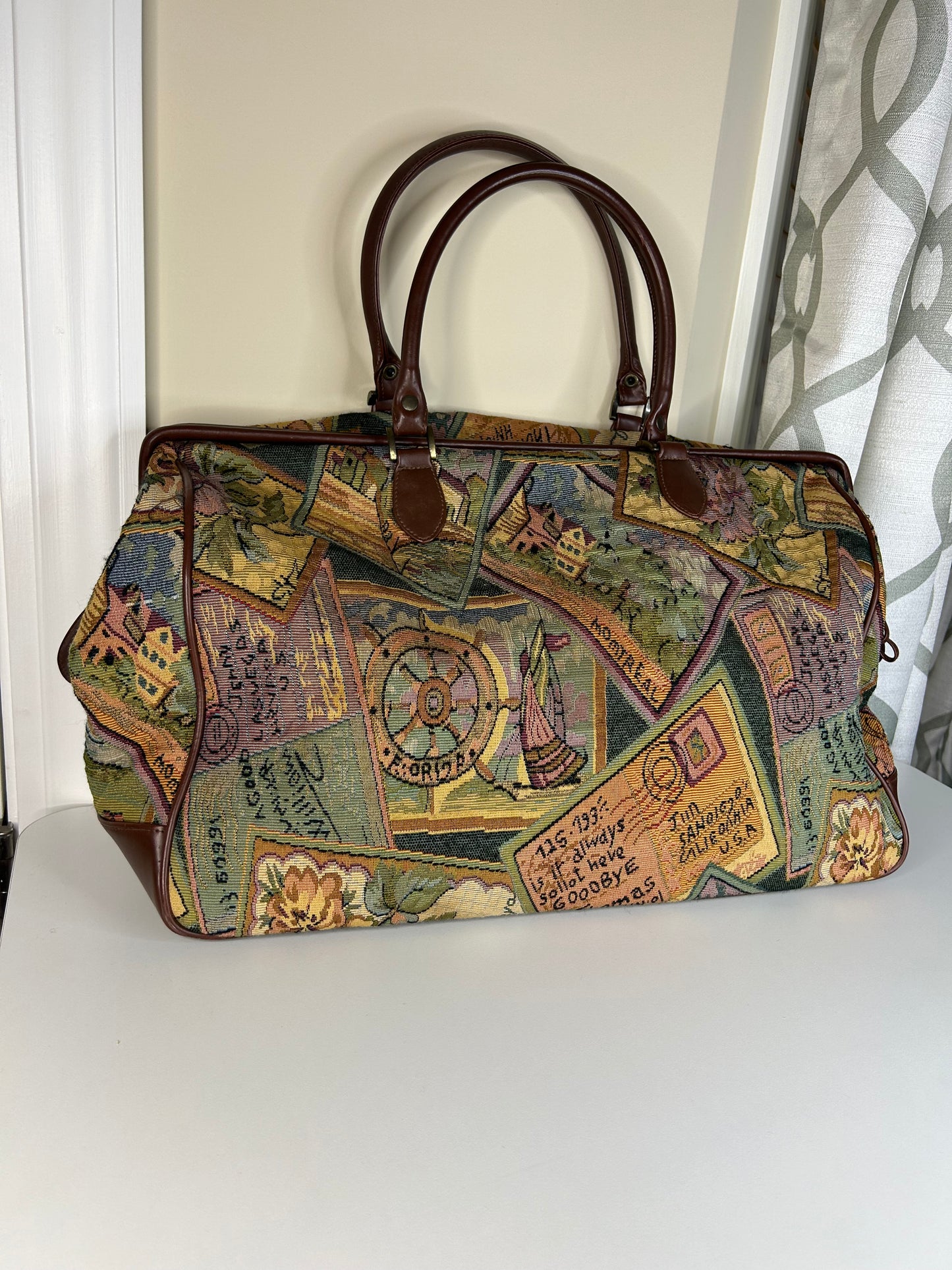Bueno Tapestry Travel Doctor Bag