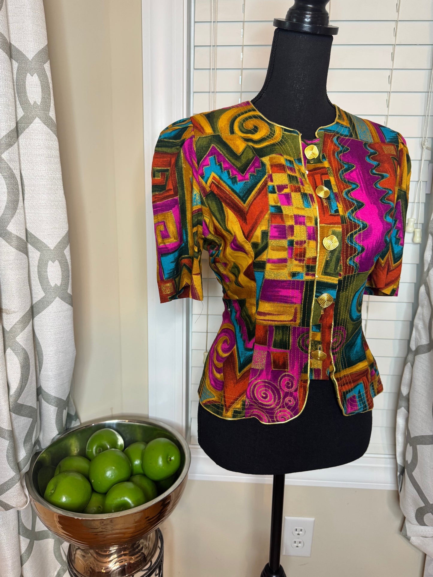 Lady Carol of New York Vintage Abstract Print Cropped Top/Shacket￼