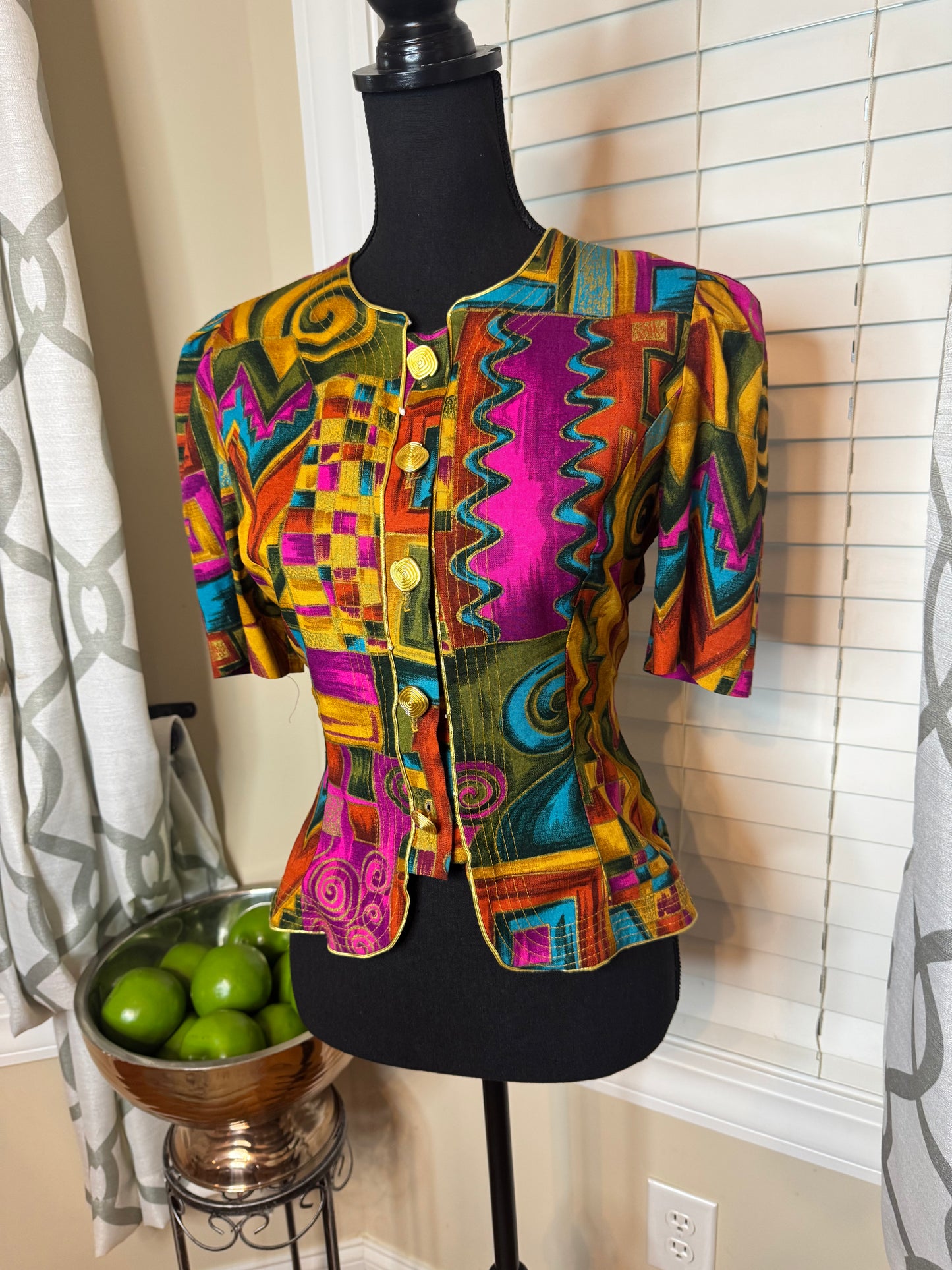 Lady Carol of New York Vintage Abstract Print Cropped Top/Shacket￼