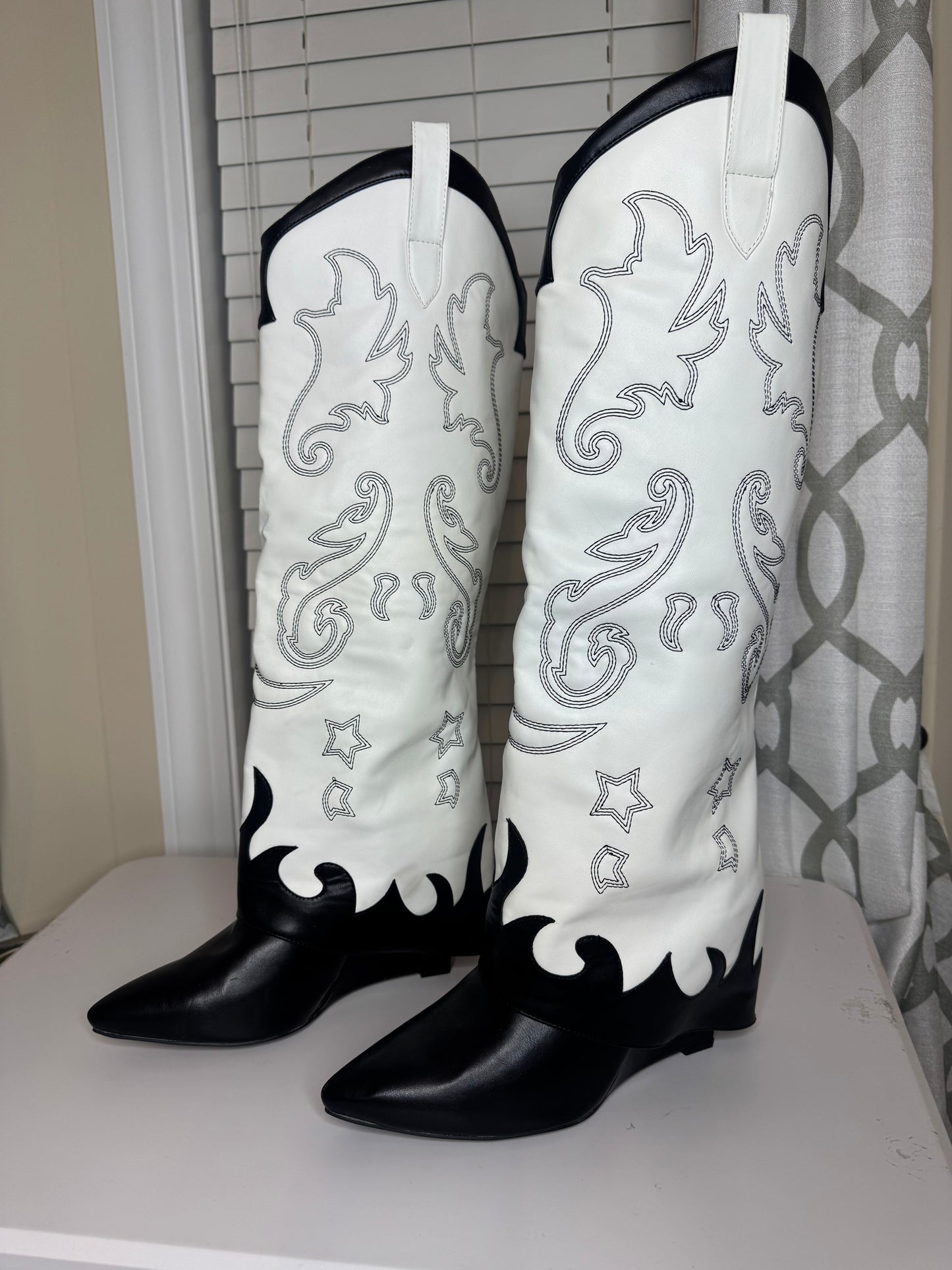 AKIRA Boots